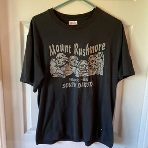 Vintage Hanes Poly-Cotton Mount Rushmore Large T-Shirt Black Hills 90’s
